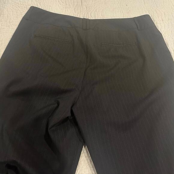 New York & Co. Dark Gray Pinstriped Dress Pants Sz. 18 Tall - Picture 4 of 6